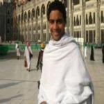 أحمد جمال يؤدي مناسك العمرة في السعودية